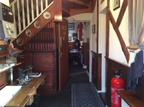 Hostal Admiral Guest House