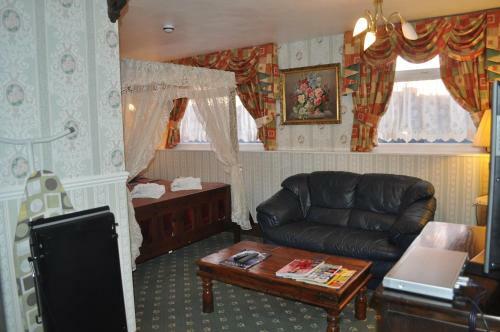 The New Guilderoy Hotel
