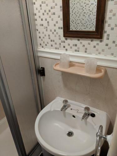 The New Guilderoy Hotel
