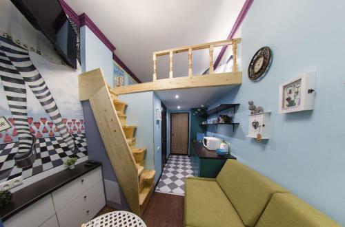 Apartment Cheshire Cat