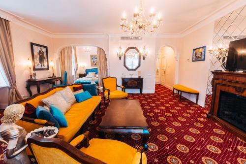 Russkiy Dvorik Boutique Hotel