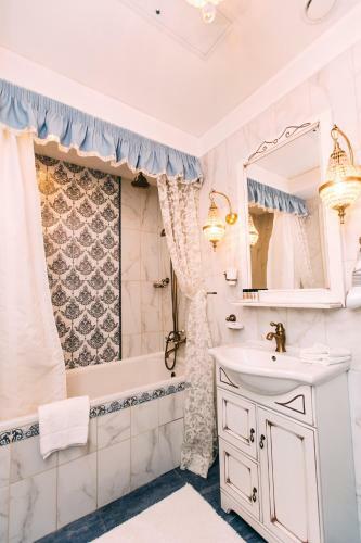 Russkiy Dvorik Boutique Hotel