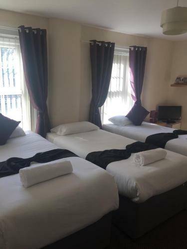 Hostal Leigh Arms Accommodation