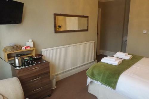 Hostal The Westbourne Guest House