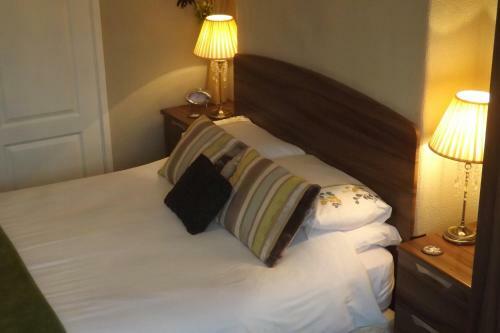 Hostal The Westbourne Guest House