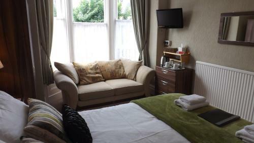 Hostal The Westbourne Guest House