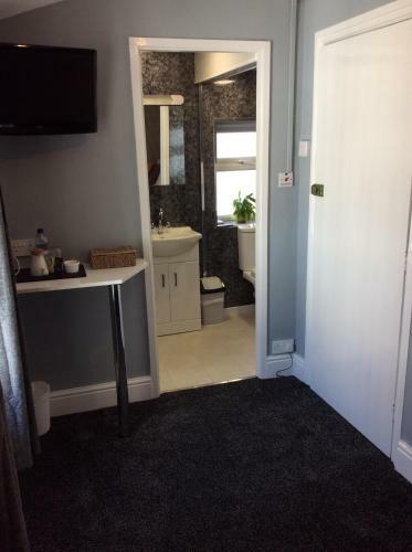 Hostal The Westbourne Guest House