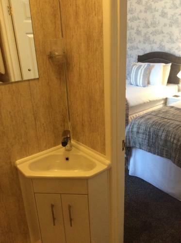 Hostal The Westbourne Guest House