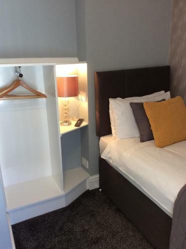 Hostal The Westbourne Guest House
