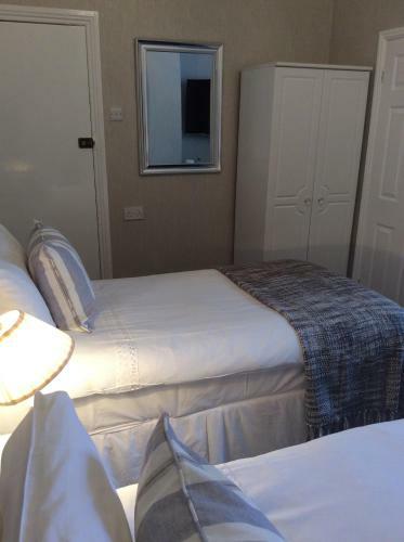Hostal The Westbourne Guest House
