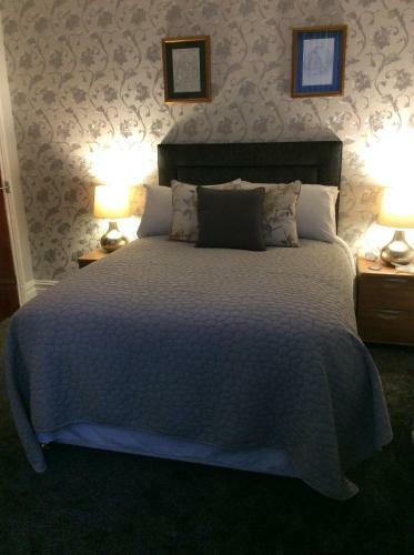 Hostal The Westbourne Guest House