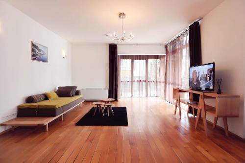 Living In Aparthotel