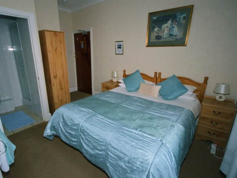 Hostal The Firs Guest House