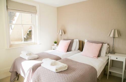 Kings Road Apartments