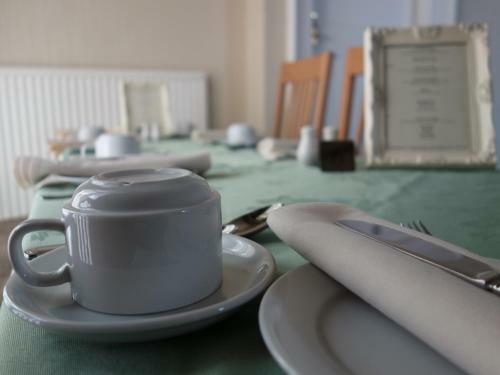 Hostal Bay Court
