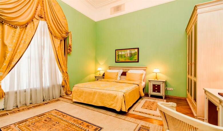 Petroff Palace Hotel