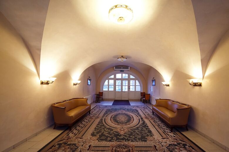 Petroff Palace Hotel
