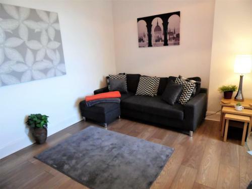 Signature - Cross View Apartment