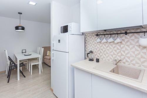 Metro Krasny Prospekt Apartment