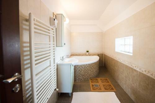 Hostal Pensiunea Casa Cu Flori