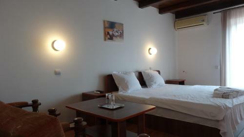 Hostal Vila Calypso Costinesti
