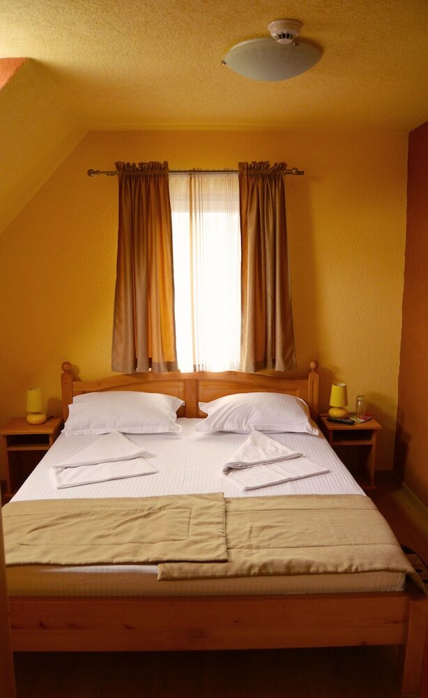 Hostal Venesis House