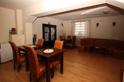 Hostal Pension Sinaia - Casa Ta