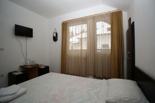 Hostal Pension Sinaia - Casa Ta