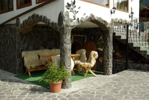 Hostal Pension Crocus