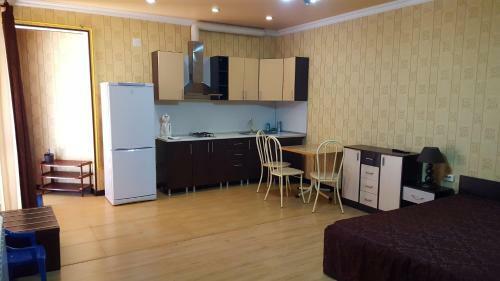 Hostal Guest House On Lenina 170