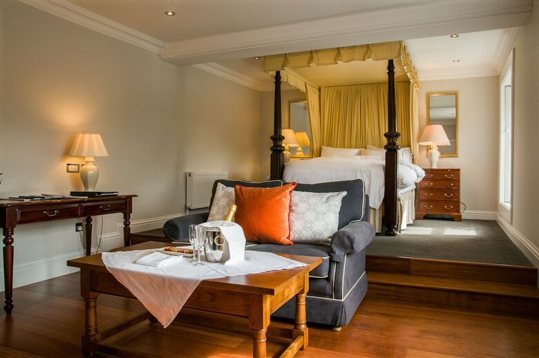 Dunraven Arms Hotel