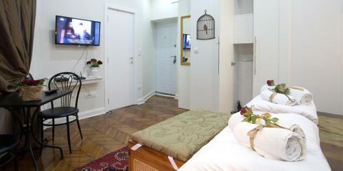 Belle Apartments - Square 8
