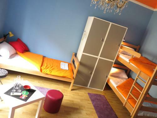 Traveler's Hostel & Apartments
