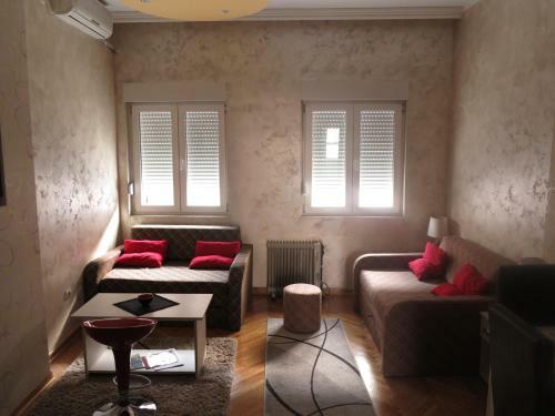 Traveler's Hostel & Apartments