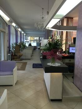 Hotel Sahara