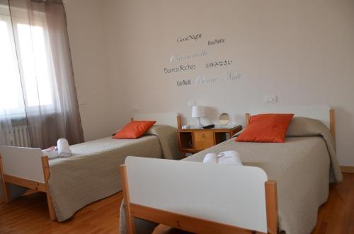 Hostal Room Center Station