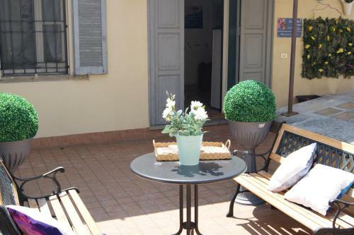 Hostal La Luna Blu In Old Town