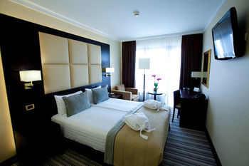 Dnister Premier Hotel