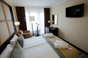 Dnister Premier Hotel