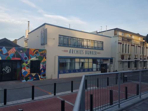 Albergue Archies Bunker Affordable Accommodation