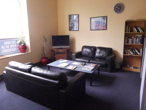 Albergue Archies Bunker Affordable Accommodation