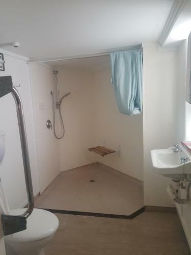 Albergue Archies Bunker Affordable Accommodation