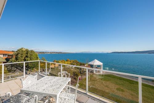 Spectacular Lakefront Home