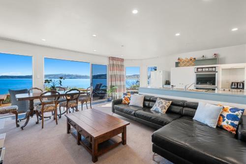 Spectacular Lakefront Home