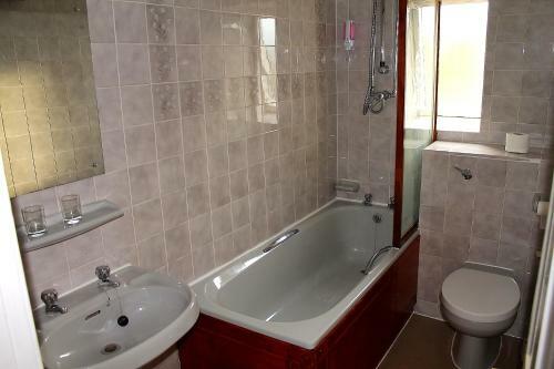 Bed & Breakfast The Menai Hotel And Bar