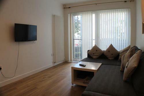 Apartment On Drybrough Crescent 3/6