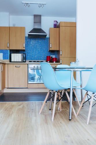 Apartment On Drybrough Crescent 3/6