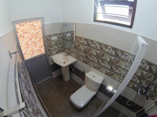 Hostal Mirissa White Plaza
