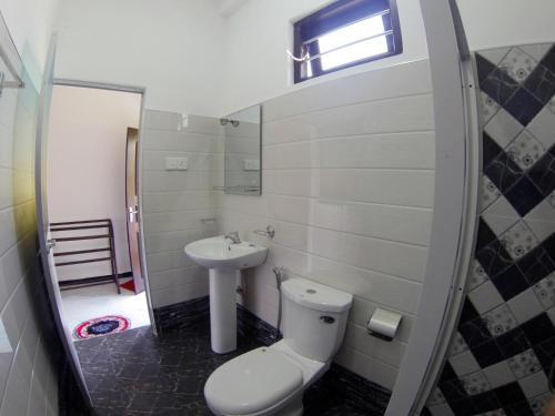 Hostal Mirissa White Plaza
