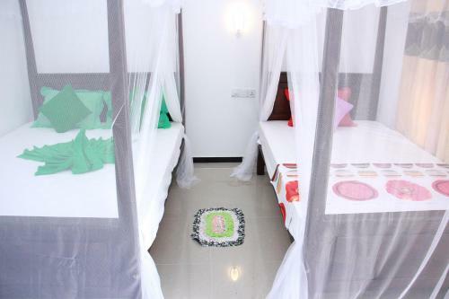 Hostal Mirissa White Plaza